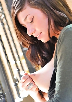 Glamour Babe Lyanna Stretches Her Nipples While Changing