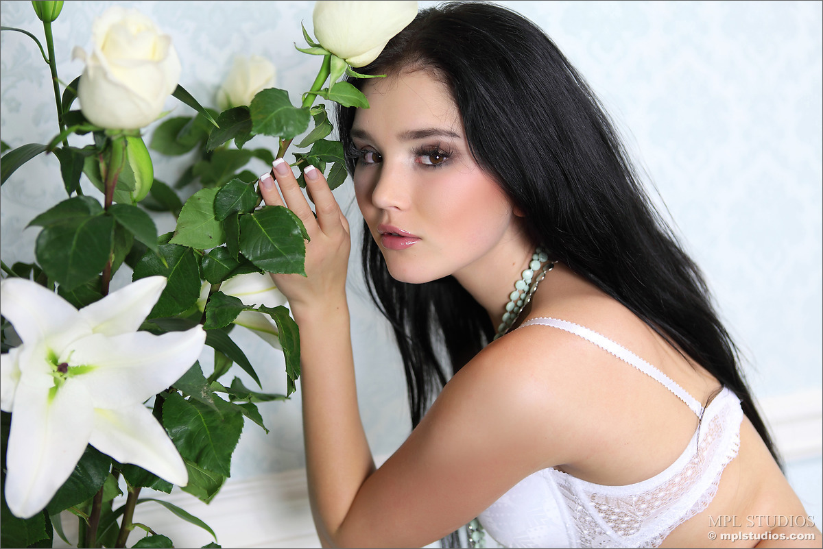 Malena F Spreads Her Teen Legs