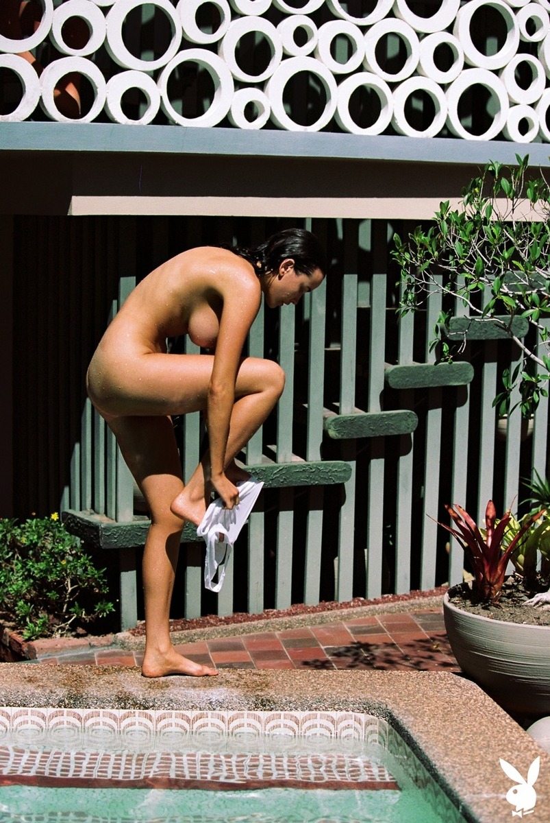 Attractive Babe Sarah Stephens Teases With Her Big Tits