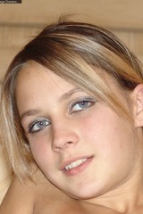 Cute Amateur Liza Doffs Her Towel