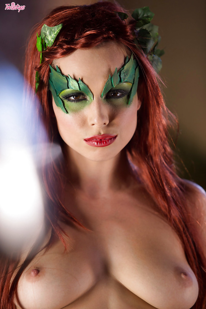 Redhead Babe Aidra Fox Revealing Big Natural